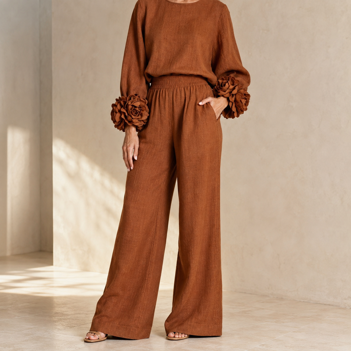 Damen Anzugset Lina – Bluse mit Blüten & Hose, Leinen-Mix