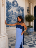 Damenkleid Sophia – Zweifarben, lang mit Halstuch, seitlich offen