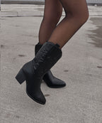 Damen Cowboy-Stiefel Julia – Veganes Velours, mittelhoch
