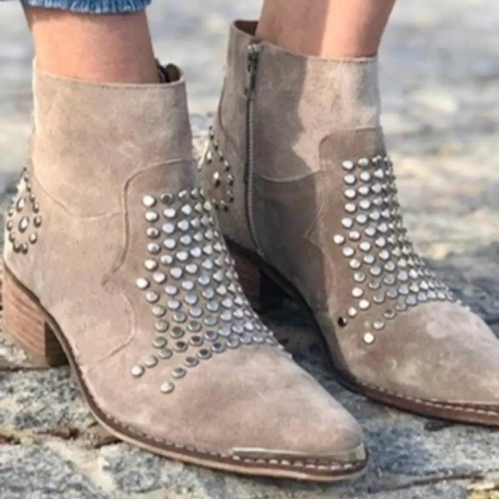 Damen Stiefel Lina – Velours, Nieten, breiter Absatz