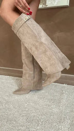 Damen Stiefel hoch Emma – Wildleder-Optik mit Goldbügel