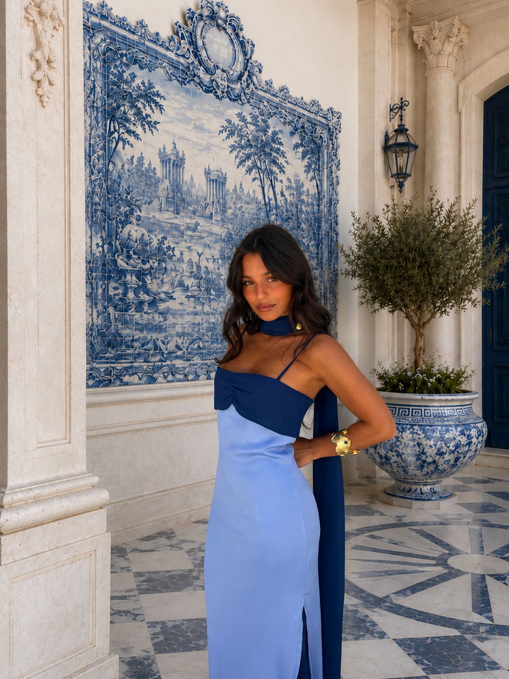 Damenkleid Sophia – Zweifarben, lang mit Halstuch, seitlich offen