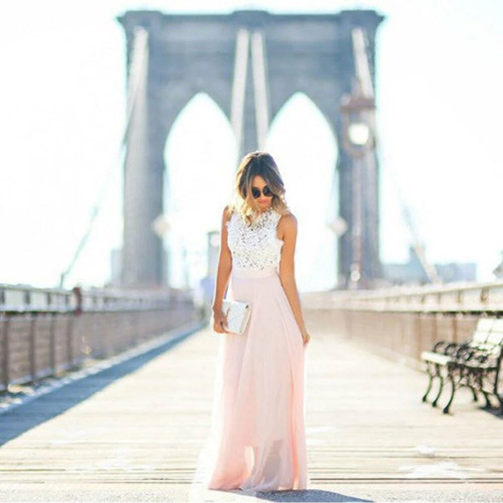 Detalle del encaje del vestido largo rosa Aitana