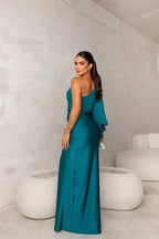 Damen Hochzeitskleid Greta – Lang, asymmetrisch, elegante Schulterpartie