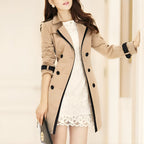 Damen Trenchcoat Beatriz – Doppelreiher, tailliert, Kontrastkanten