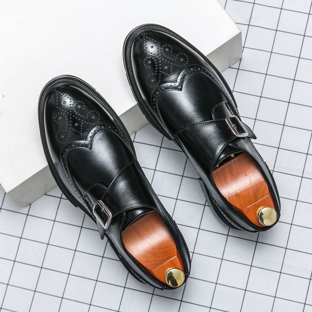 Herren Monk-Strap Schuhe – Leder, Brogue-Details mit Schnalle