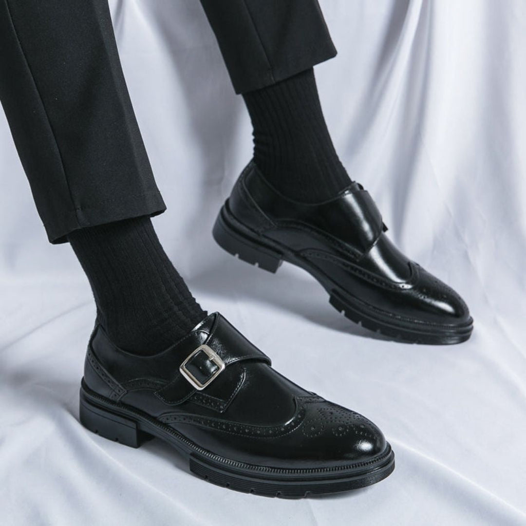 Herren Monk-Strap Schuhe – Leder, Brogue-Details mit Schnalle