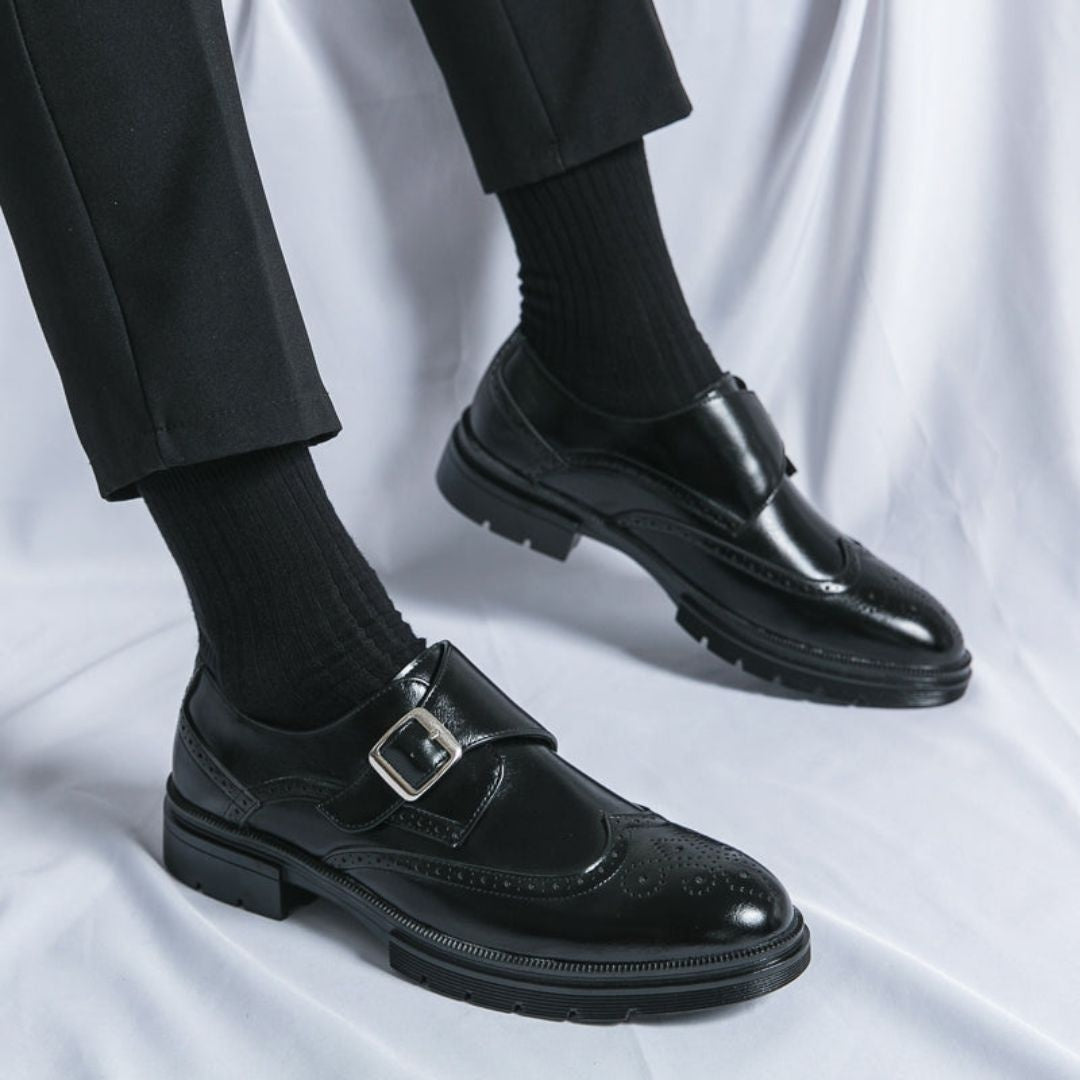 Herren Monk-Strap Schuhe – Leder, Brogue-Details mit Schnalle