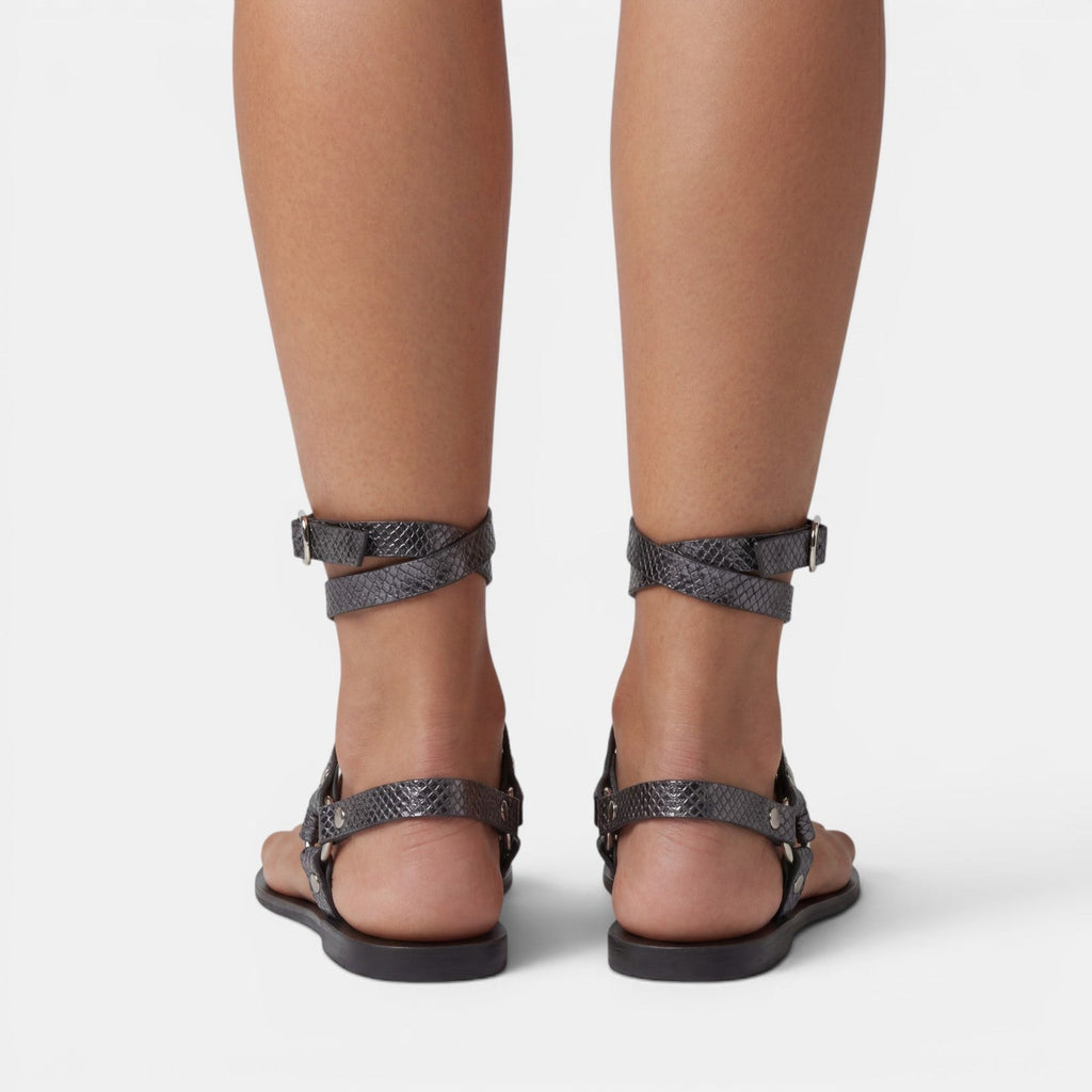 Damen Sandale Emma – Flach mit Schlangenmuster und Riemchen