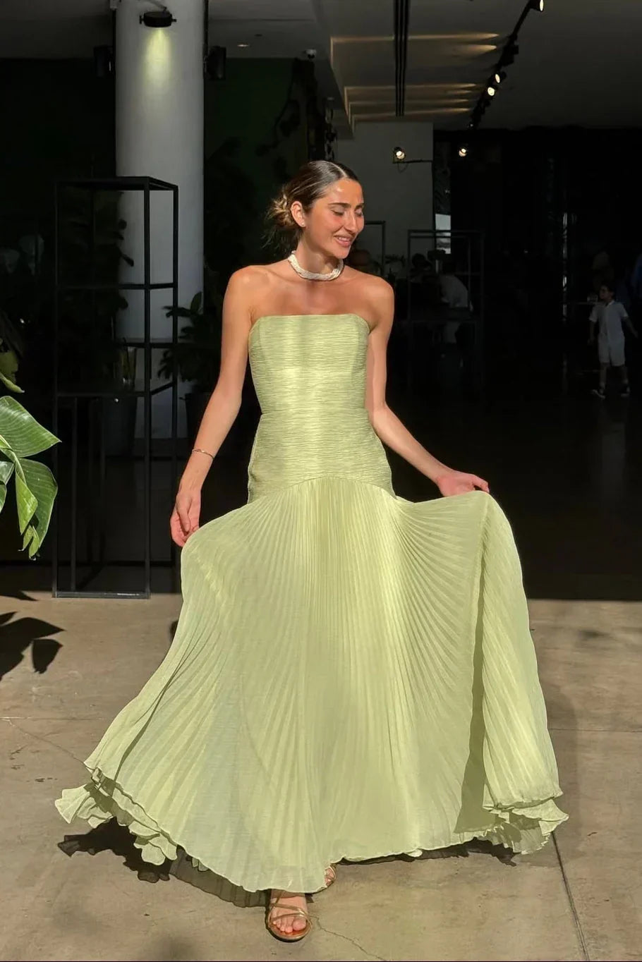 Damen Maxikleid Emma – Grün plissiert, fließender Schnitt